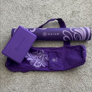 GAIAM Purple Yoga Mat with Tote Bag and Block
